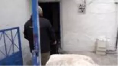Niğde Belediye Başkanı Özdemir'den kas hastası çocuğa akülü araç Niğde Belediye Başkanı Özdemir'den kas hastası çocuğa akülü araç