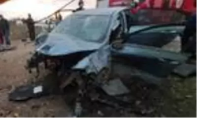 Otomobil şarampole yuvarlandı; 3 ağır yaralı Otomobil şarampole yuvarlandı; 3 ağır yaralı