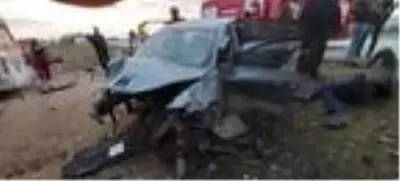Otomobil şarampole yuvarlandı; 3 ağır yaralı Otomobil şarampole yuvarlandı; 3 ağır yaralı