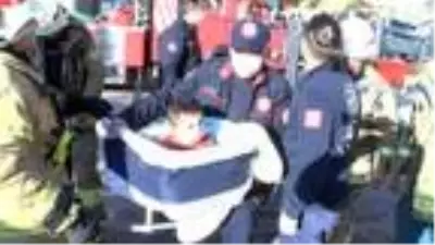 Pendik'te 4 katlı binada yangın: 3'ü çocuk 6 kişi kurtarıldı Pendik'te 4 katlı binada yangın: 3'ü çocuk 6 kişi kurtarıldı