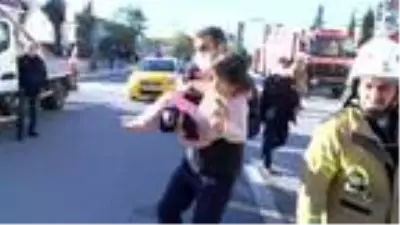 Pendik'te 4 katlı binada yangın: 3'ü çocuk 6 kişi kurtarıldı Pendik'te 4 katlı binada yangın: 3'ü çocuk 6 kişi kurtarıldı