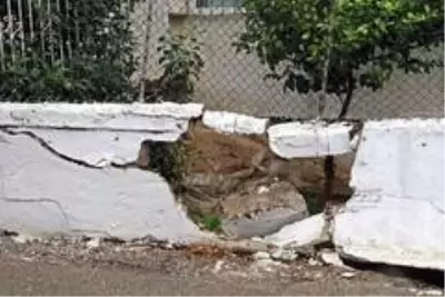 Kaçak sürücünün gazabına uğrayan yaşlı çift isyan etti: Bu ilk değil, polisten kaçan bizim duvara vuruyor Kaçak sürücünün gazabına uğrayan yaşlı çift isyan etti: Bu ilk değil, polisten kaçan bizim duvara vuruyor