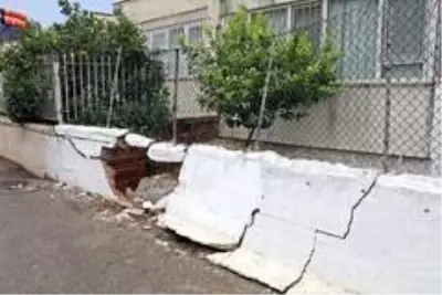 Kaçak sürücünün gazabına uğrayan yaşlı çift isyan etti: Bu ilk değil, polisten kaçan bizim duvara vuruyor Kaçak sürücünün gazabına uğrayan yaşlı çift isyan etti: Bu ilk değil, polisten kaçan bizim duvara vuruyor