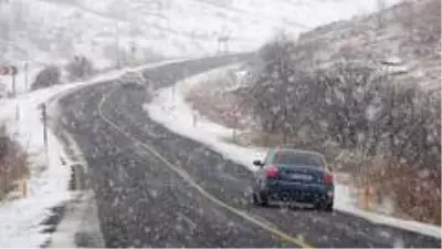 Türkiye'nin doğusu kara teslim! Hazırlıksız yakalanan sürücüler yollarda kaldı Türkiye'nin doğusu kara teslim! Hazırlıksız yakalanan sürücüler yollarda kaldı