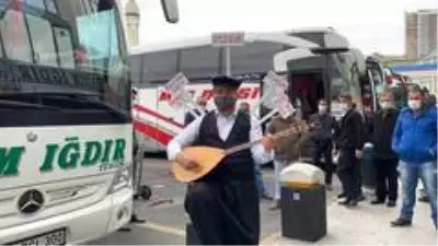Sanatçı Aydın Aydın'dan çarpıcı eylem Sanatçı Aydın Aydın'dan çarpıcı eylem