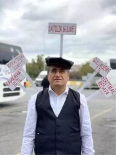 Sanatçı Aydın Aydın'dan çarpıcı eylem Sanatçı Aydın Aydın'dan çarpıcı eylem