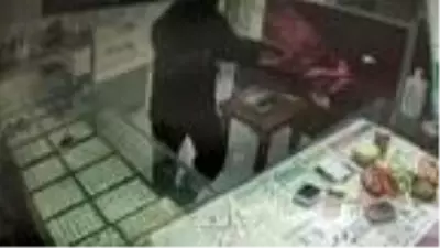 Sancaktepe'deki kuyumcu soygunu kamerada Sancaktepe'deki kuyumcu soygunu kamerada