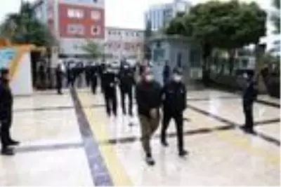 Şanlurfa'da 24 DEAŞ şüphelisi adliyede Şanlurfa'da 24 DEAŞ şüphelisi adliyede