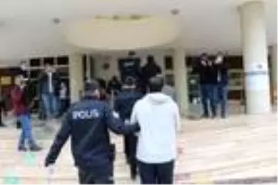 Şanlurfa'da 24 DEAŞ şüphelisi adliyede Şanlurfa'da 24 DEAŞ şüphelisi adliyede