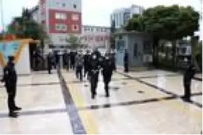 Şanlurfa'da 24 DEAŞ şüphelisi adliyede Şanlurfa'da 24 DEAŞ şüphelisi adliyede