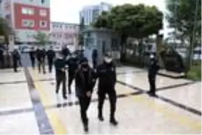 Şanlurfa'da 24 DEAŞ şüphelisi adliyede Şanlurfa'da 24 DEAŞ şüphelisi adliyede