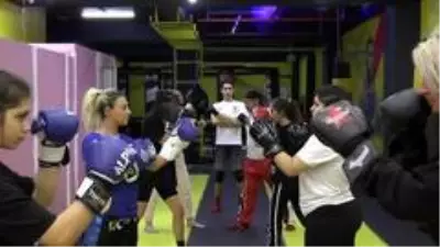 Şiddet gördükten sonra kick boks şampiyonu oldu Şiddet gördükten sonra kick boks şampiyonu oldu