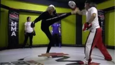 Şiddet gördükten sonra kick boks şampiyonu oldu