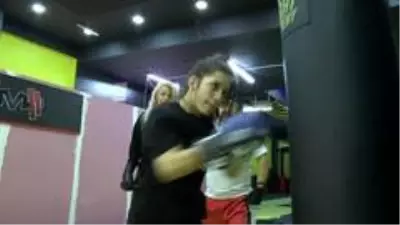 Şiddet gördükten sonra kick boks şampiyonu oldu