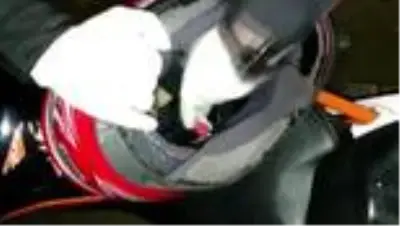 Şişli'de motosiklet kaskının içerisine gizlenmiş uyuşturucu madde bulundu Şişli'de motosiklet kaskının içerisine gizlenmiş uyuşturucu madde bulundu