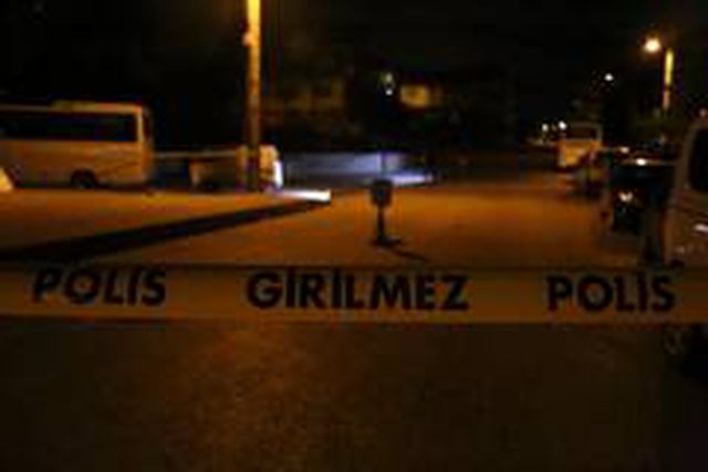 Sokak ortasında silah sesleri duyuldu! Ekipler kan izleri ve 2 adet mermi kovanı buldu