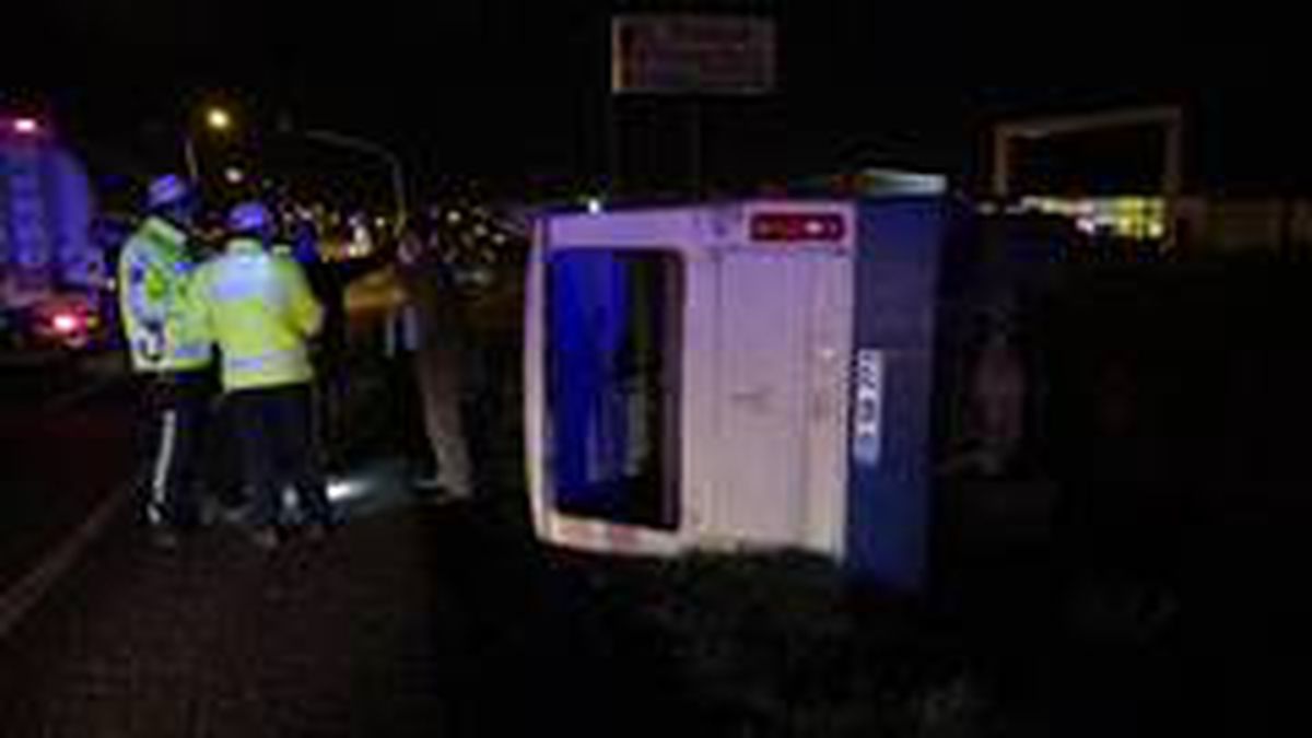 Tekirdağ'da işçi servisi devrildi: 2 yaralı