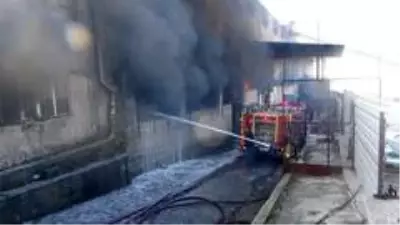 Son dakika haberi: Tekstil fabrikasındaki yangın 4 saatte kontrol altına alındı Son dakika haberi: Tekstil fabrikasındaki yangın 4 saatte kontrol altına alındı