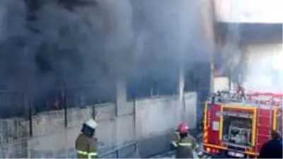 Son dakika haberi: Tekstil fabrikasındaki yangın 4 saatte kontrol altına alındı Son dakika haberi: Tekstil fabrikasındaki yangın 4 saatte kontrol altına alındı