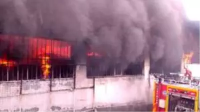 Son dakika haberi: Tekstil fabrikasındaki yangın 4 saatte kontrol altına alındı Son dakika haberi: Tekstil fabrikasındaki yangın 4 saatte kontrol altına alındı