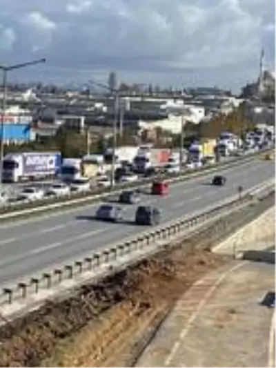 TIR arıza yapan TIR'a çarptı: 1 yaralı TIR arıza yapan TIR'a çarptı: 1 yaralı