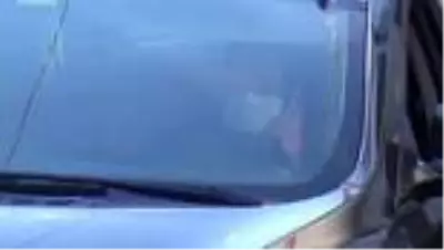Tırla çarpışan hafif ticari araç sürücüsü hayatını kaybetti Tırla çarpışan hafif ticari araç sürücüsü hayatını kaybetti