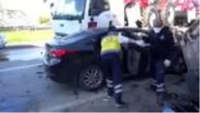 Tırla çarpışan hafif ticari araç sürücüsü hayatını kaybetti