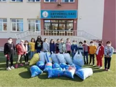 Topladıkları 125 bin adet mavi kapakla engellilere umut olacaklar Topladıkları 125 bin adet mavi kapakla engellilere umut olacaklar