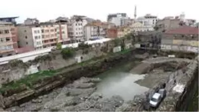 Trabzon'un göbeğinde Roma dönemine ait rıhtım ortaya çıktı Trabzon'un göbeğinde Roma dönemine ait rıhtım ortaya çıktı