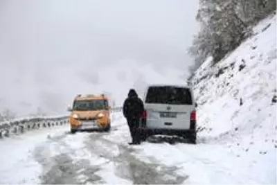 Tunceli'ye mevsimin ilk karı düştü, 31 köy yolu kapandı