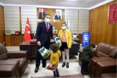 Son dakika haberleri: Vali Akbıyık, çocuklarla bir araya geldi Son dakika haberleri: Vali Akbıyık, çocuklarla bir araya geldi