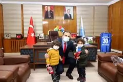 Son dakika haberleri: Vali Akbıyık, çocuklarla bir araya geldi Son dakika haberleri: Vali Akbıyık, çocuklarla bir araya geldi