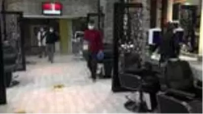 Yasağa uyan berberler 20.00'de iş yerlerini kapattı