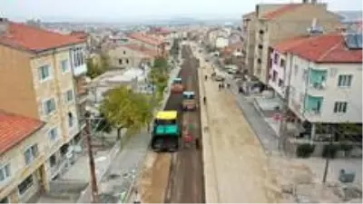 Yunus Emre Caddesinde sıcak asfalt öncesi PMT serimine başlandı Yunus Emre Caddesinde sıcak asfalt öncesi PMT serimine başlandı