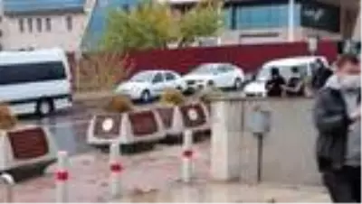 Elazığ'da yüz kremi kutusundan uyuşturucu çıkan kadın tutuklandı Elazığ'da yüz kremi kutusundan uyuşturucu çıkan kadın tutuklandı