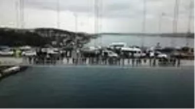 15 Temmuz Şehitler Köprüsü'ndeki eylem trafiğe neden oldu 15 Temmuz Şehitler Köprüsü'ndeki eylem trafiğe neden oldu