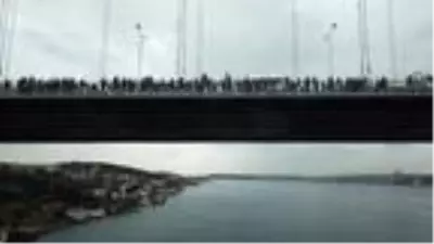 15 Temmuz Şehitler Köprüsü'ndeki eylem trafiğe neden oldu 15 Temmuz Şehitler Köprüsü'ndeki eylem trafiğe neden oldu