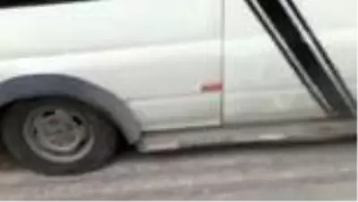 Adana'da 17 kişilik servis aracında 41 işçi taşıyan ehliyetsiz sürücüye para cezası Adana'da 17 kişilik servis aracında 41 işçi taşıyan ehliyetsiz sürücüye para cezası