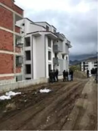 Asansör boşluğuna düşen bekçi öldü Asansör boşluğuna düşen bekçi öldü