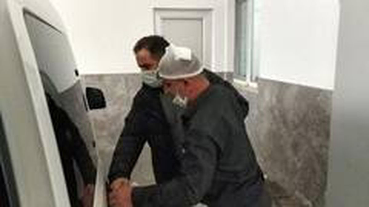 Babasının bıçakladığı kardeşini taburcu olduktan sonra silahla vuran muhtar serbest bırakıldı