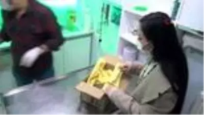 Bahçesinde bulduğu yavru kirpiyi veteriner hekime emanet etti Bahçesinde bulduğu yavru kirpiyi veteriner hekime emanet etti