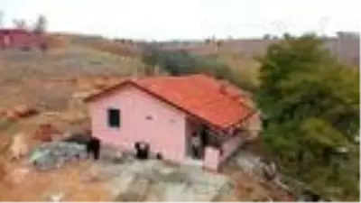 Banyosuz, toprak damlı evde yaşam mücadelesi veren 7 kişilik aile yeni evlerine kavuştu Banyosuz, toprak damlı evde yaşam mücadelesi veren 7 kişilik aile yeni evlerine kavuştu