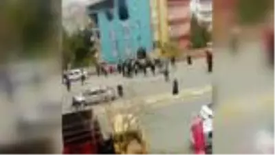 Benzin dökülen sobanın patlaması sonucu çıkan yangında 5 kişi yaralandı Benzin dökülen sobanın patlaması sonucu çıkan yangında 5 kişi yaralandı