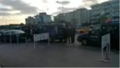 Bir kişinin öldüğü silahlı kavgayla ilgili 3 şüpheli tutuklandı Bir kişinin öldüğü silahlı kavgayla ilgili 3 şüpheli tutuklandı
