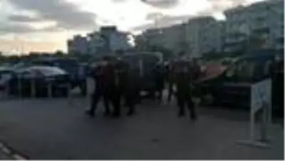 Bir kişinin öldüğü silahlı kavgayla ilgili 3 şüpheli tutuklandı Bir kişinin öldüğü silahlı kavgayla ilgili 3 şüpheli tutuklandı