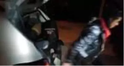 Bir otomobilden 10 kaçak göçmen indi Bir otomobilden 10 kaçak göçmen indi