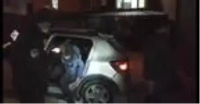 Bir otomobilden 10 kaçak göçmen indi Bir otomobilden 10 kaçak göçmen indi