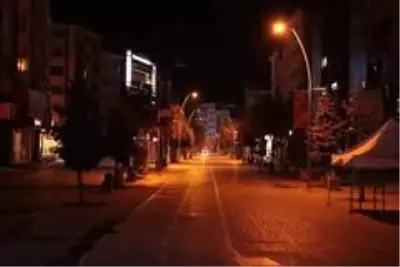 Bolu, sokağa çıkma kısıtlamasıyla sessizliğe büründü Bolu, sokağa çıkma kısıtlamasıyla sessizliğe büründü