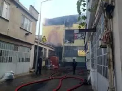 Bursa'da korkutan yangın plastik atölyesi küle döndü Bursa'da korkutan yangın plastik atölyesi küle döndü