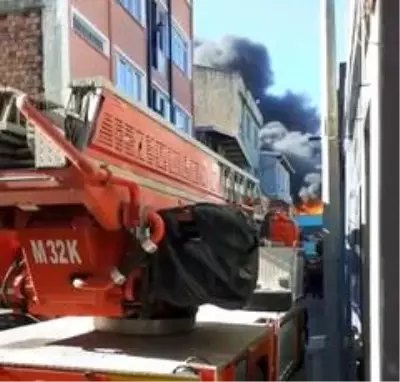 Bursa'da korkutan yangın plastik atölyesi küle döndü